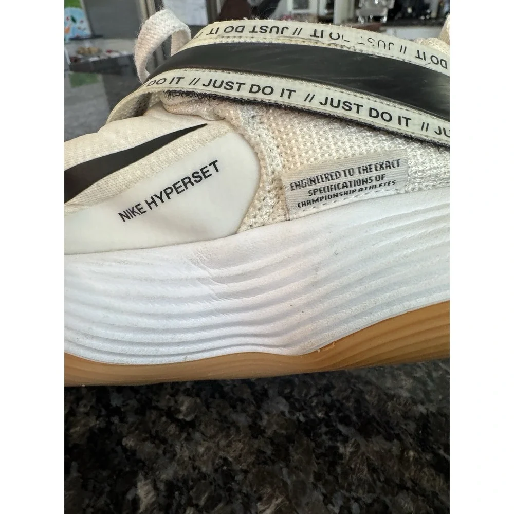 Nike React Hyperset White Black Gum Women's Sz‎ 7.5 Volleyball Shoes CI2956-100